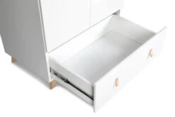 Babykamer Romy: Ledikant, Commode & 2-Deurskast -Kleintje Wereld 2 deurskast romy 5