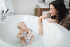 Angelcare Soft-Touch Blauw Badring AC-BR01-AQU -Kleintje Wereld Angelcare Soft Touch Badring sfeer foto2