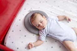 Babymoov Lovenest Premium Smokey Ergonomisch Hoofdkussentje A050224 10 Babymoov Lovenest Premium Smokey Ergonomisch Hoofdkussentje A050224 -Kleintje Wereld Babymoov Lovenest Premium Smokey Kussentje A050217 4