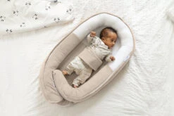 Doomoo Cocoon Tetra Jersey Sand Babynest CO 12 -Kleintje Wereld Doomoo Cocoon Tetra Jersey Sand Babynest CO 12.5