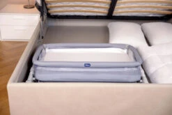 Chicco Next2me Pop-Up Grey Mist Wieg Aan Bed 07079299720000 -Kleintje Wereld Foto Chicco 2