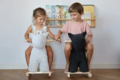 Label Label Hond Grijs Hobbeldier LLRT-23169 -Kleintje Wereld Label Label Hond Hobberldier sfeer 2