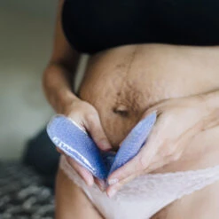 Lansinoh Koud En Warm Verzachtend Kraamverband 69140 -Kleintje Wereld Lansinoh Koud en Warm Verzachtend Kraamverband 69140 3