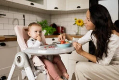 Momi Luxuria Dark Grey Kinderstoel KRKA00004 -Kleintje Wereld Momi Luxuria 1