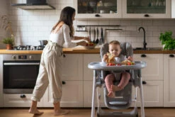 Momi Luxuria Dark Grey Kinderstoel KRKA00004 -Kleintje Wereld Momi Luxuria 2