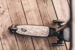 Scoot And Ride Brown Lines Highwaykick 2 Step SR-96526 -Kleintje Wereld Scoot and Ride Brown Lines Highwaykick 2 Step SR 96526 .sfeer 4