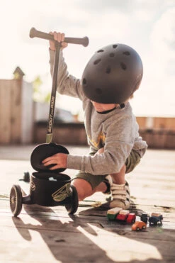 Scoot And Ride Green Lines Highwaykick 2 Step SR-96525 -Kleintje Wereld Scoot and Ride Green Lines Highwaykick 2 Step SR 96525 .sfeer 2