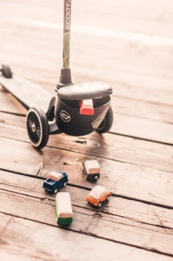 Scoot And Ride Green Lines Highwaykick 2 Step SR-96525 -Kleintje Wereld Scoot and Ride Green Lines Highwaykick 2 Step SR 96525 .sfeer 4