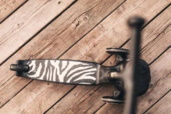 Scoot And Ride Zebra Highwaykick 2 Step SR-96523 -Kleintje Wereld Scoot and Ride Zebra Highwaykick 2 Step SR 96523 .sfeer 2