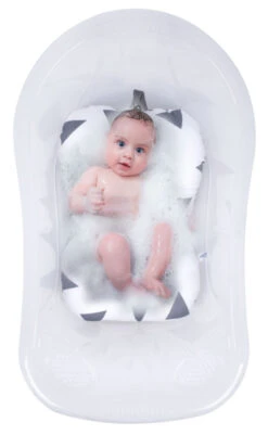 Sevibaby Cozy Triangle Grey Baby Badkussen 69-141 -Kleintje Wereld Sevibaby Cozy Triangle Grey Baby Badkussen 69 141 3