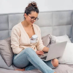 Baby Ono Shelly Hands-Free Elektrische Borstkolf 1000 -Kleintje Wereld baby ono shelly hands free elektrische borstkolf 1000 4 sfeerfoto