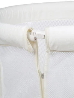 Babygo Amila Beige Creme Wieg Aan Bed 4151 -Kleintje Wereld babygo amila beige creme wieg aan bed 4151 4