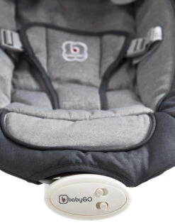 Babygo Cozy Anthracite Bouncer Wipstoel Met Muziek En Trilfunctie 1803 -Kleintje Wereld babygo cozy anthracite wipstoeltje 3