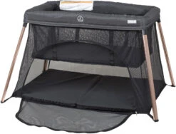 Babygo Dreams II Zwart/Rosegoud Campingbedje Incl. Bodemverhoger 4705 -Kleintje Wereld babygo dreams ii zwart goud campingbedje incl. bodemverhoger 4705 1