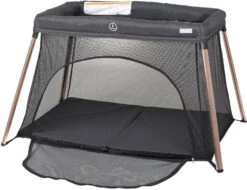 Babygo Dreams II Zwart/Rosegoud Campingbedje Incl. Bodemverhoger 4705 -Kleintje Wereld babygo dreams ii zwart goud campingbedje incl. bodemverhoger 4705 3