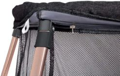 Babygo Dreams II Zwart/Rosegoud Campingbedje Incl. Bodemverhoger 4705 -Kleintje Wereld babygo dreams ii zwart goud campingbedje incl. bodemverhoger 4705 4