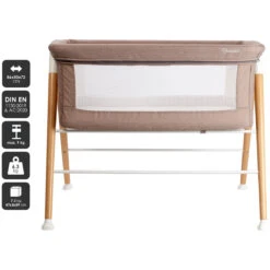 Babygo Goodnight Beige Wieg 4362 -Kleintje Wereld babygo goodnight beige wieg aan bed 4362 1