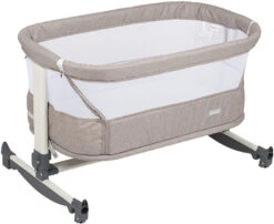 Babygo Vivaldi Beige Wieg Aan Bed 4652 -Kleintje Wereld babygo vivaldi beige wieg aan bed 4652 1
