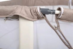 Babygo Vivaldi Beige Wieg Aan Bed 4652 -Kleintje Wereld babygo vivaldi beige wieg aan bed 4652 3