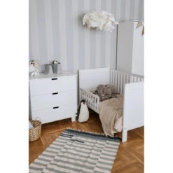 Babykamer Lieke Wit: Ledikant & Commode -Kleintje Wereld babykamer lieke wit ledikant commode 2