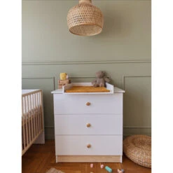 Babykamer Milly: Ledikant & Commode -Kleintje Wereld babykamermillyledikantcommodesfeer4 2