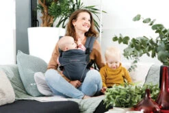 Babylonia Flexia Deep Grey Draagzak BDDFLEX1914 22 Babylonia Flexia Deep Grey Draagzak BDDFLEX1914 -Kleintje Wereld babylonia flexia pine green draagzak 4 1