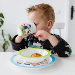 Bambolino Toys Fien En Teun 3-delig Kinderservies 19206 -Kleintje Wereld bambolino toys fien en teun 3 delig kinderservies 19206 sfeer1