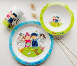 Bambolino Toys Fien En Teun 3-delig Kinderservies 19206 -Kleintje Wereld bambolino toys fien en teun 3 delig kinderservies 19206 sfeer3