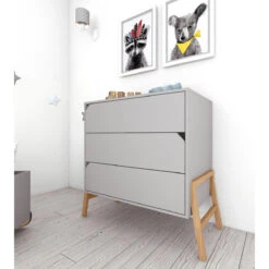 Bellamy Lotta Grey Babykamer: Ledikant/Juniorbed, Commode En 2-Deurskast -Kleintje Wereld bellamy lotta grey commode loszkomo 5 2