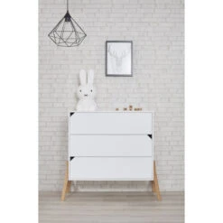 Bellamy Lotta Snow Babykamer: Ledikant/Juniorbed, Commode En 2-Deurskast -Kleintje Wereld bellamy lotta snow commode lobikomo 3 2