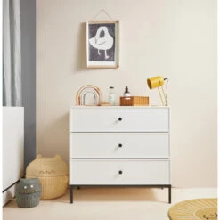 Bellamy Lumi White Babykamer: Ledikant/Juniorbed En Commode -Kleintje Wereld bellamy lumi white commode lubikomo 4 1