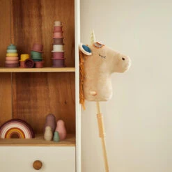 Bieco Magic Beige Stokpaard 7400019 -Kleintje Wereld bieco magic beige stokpaard 7400019 6