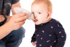 Bo Jungle B-Food Dispenser Grijs Knijpzakje B500630 -Kleintje Wereld bo jungle b food dispenser grijs knijpzakje b500630 3