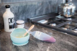 Bo Jungle B-Food Dispenser Grijs Knijpzakje B500630 -Kleintje Wereld bo jungle b food dispenser grijs knijpzakje b500630 4