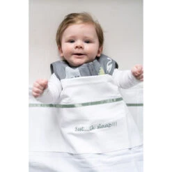 Briljant Ssst....ik Slaap!!! Stone Green 100x150 Cm Ledikantlaken 60R -Kleintje Wereld briljant ssst sfeer 3