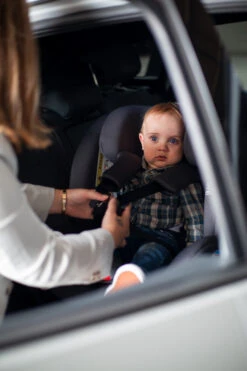 Ding Cruz Dark Grey 360° Isofix Autostoel 0-36kg DI-101920 -Kleintje Wereld di 101919 lifestyle 02a 1