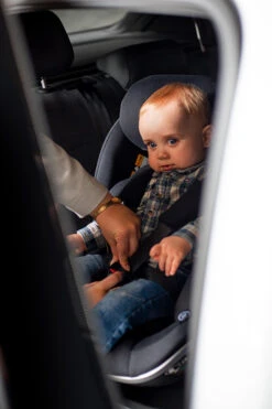 Ding Mace Blue 360° I-Size Autostoel 0-36kg DI-111919 -Kleintje Wereld di 111917 lifestyle 01 3