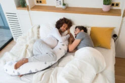 Doomoo Buddy Bear Grey Voedingskussen B04 14 Doomoo Buddy Bear Grey Voedingskussen B04 -Kleintje Wereld doomoo buddy bear grey voedingskussen b04