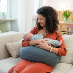 Doomoo Buddy Chine Anthracite Voedingskussenhoes BC B12 -Kleintje Wereld doomoo buddy chine anthracite voedingskussenhoes bc b12.5