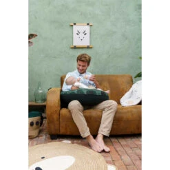 Doomoo Buddy Green Forest Voedingskussen B80 -Kleintje Wereld doomoo buddy green forest voedingskussen b80 2