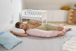 Doomoo Buddy Misty Pink Voedingskussenhoes BC B61 10 Doomoo Buddy Misty Pink Voedingskussenhoes BC B61 -Kleintje Wereld doomoo buddy misty pink voedingskussen b61 2 1