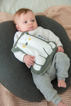 Doomoo Softy Chine Anthracite Voedingskussen S12 -Kleintje Wereld doomoo lifestyle softy baby chine anthracite snoogy bear kep9926 rgb