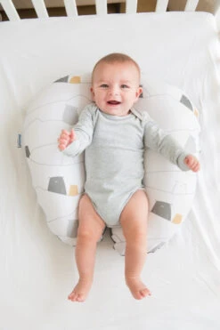 Doomoo Softy Bear Grey Voedingskussen S04 -Kleintje Wereld doomoo softy bear grey voedingskussen s04 1