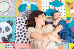 Infantino Fold & Go Giant 125 X 165 Cm Speelkleed BK-313000 -Kleintje Wereld infantino fold go giant speelkleed bk 313000 4 1920x1920