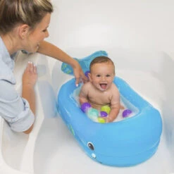 Infantino Whale Bubble Opblaasbaar Babybadje Bk-205016 -Kleintje Wereld infantino whale bubble opblaasbaar badje bk 205016 2