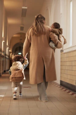 Jollein Boucle Biscuit Rugtasje 057-591-66067 -Kleintje Wereld jollein boucle rugtasje 1 1