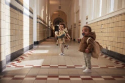 Jollein Boucle Biscuit Rugtasje 057-591-66067 -Kleintje Wereld jollein boucle rugtasje 2 1