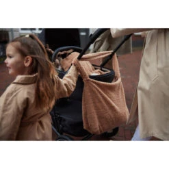 Jollein Boucle Naturel Luiertas 027-819-66060 -Kleintje Wereld jollein boucle biscuit luiertas 027 819 66067 lifestyle