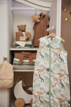 Jollein Dino 110 Cm Hydrofiel Zomerslaapzak 048-529-67025 -Kleintje Wereld jollein dino hydrofiel zomerslaapzak 048 529 67025 4 2