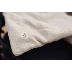 Jollein Grain Knit Oatmeal 3/5 Punts 0-9 Maanden Autostoel Voetenzak 025-811-67047 -Kleintje Wereld jollein grain knit oatmeal 0 9 maanden autostoel voetenzak 025 811 67047 1